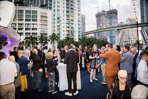 Guests_Cruising_Out-to-the-Bay