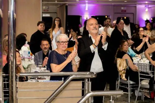 Standing-Ovation-For_MarthaConnie